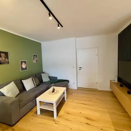 Stylisches Cityapartment Mit Schlossbergblick *