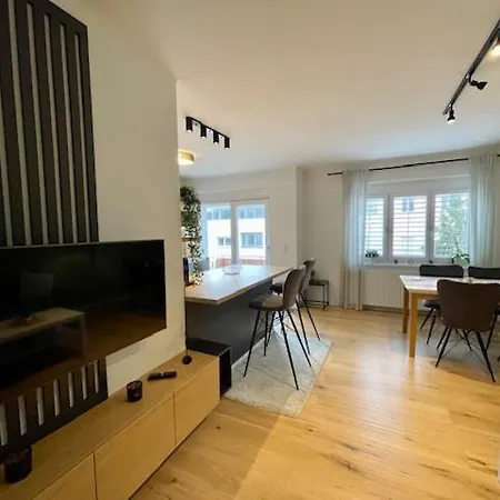 Stylisches Cityapartment Mit Schlossbergblick *