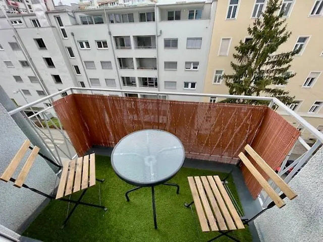 Stylisches Cityapartment Mit Schlossbergblick Apartmán