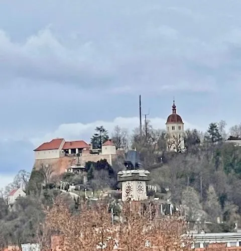Stylisches Cityapartment Mit Schlossbergblick * Štýrský Hradec